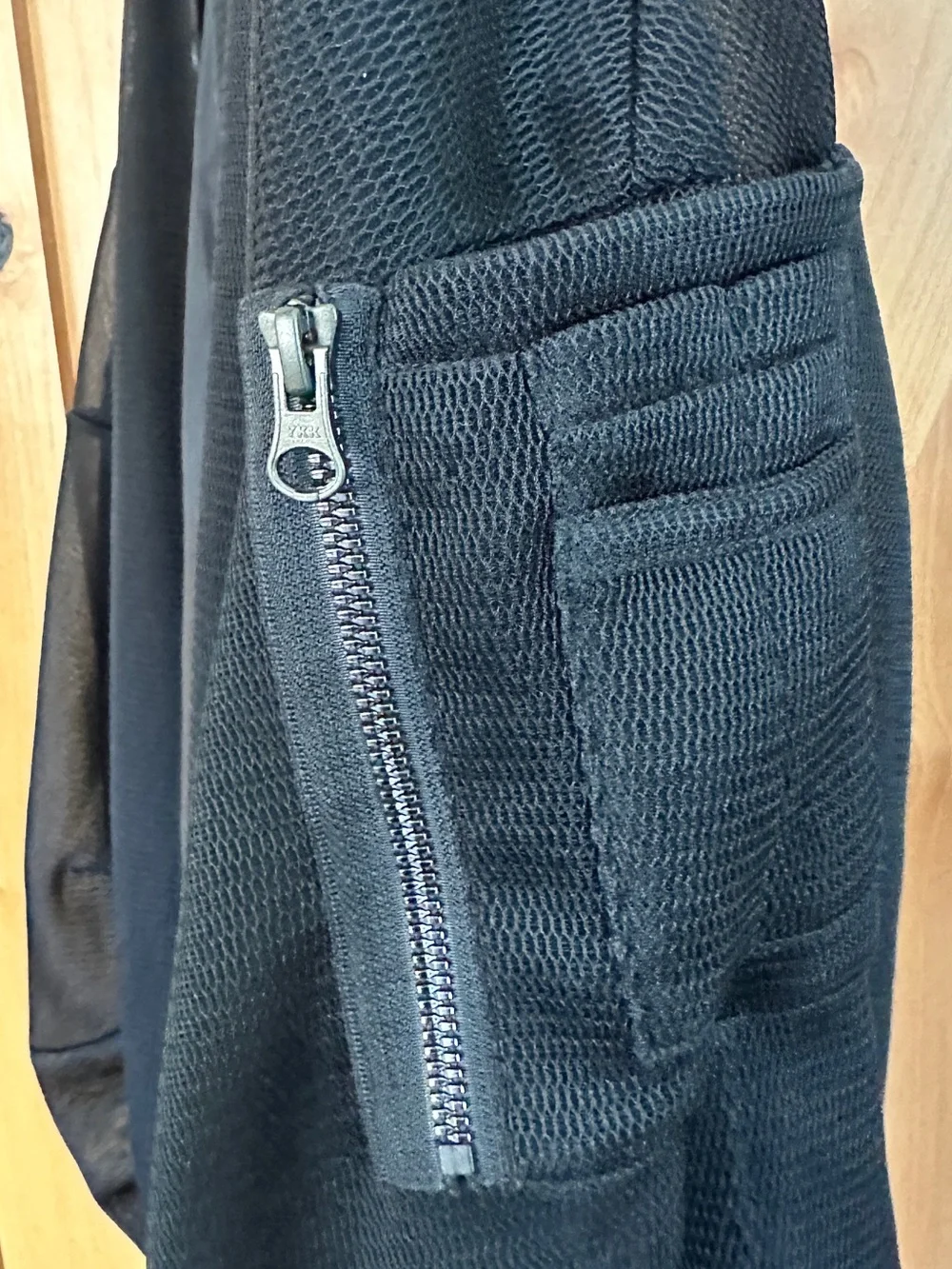 Alo Yoga Field Jacket Oversized Mesh Bomber in Black - Size XS
